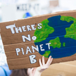 „Nie ma planety B” – transparent na proteście przeciw nieodpowiedzialnej polityce klimatycznej