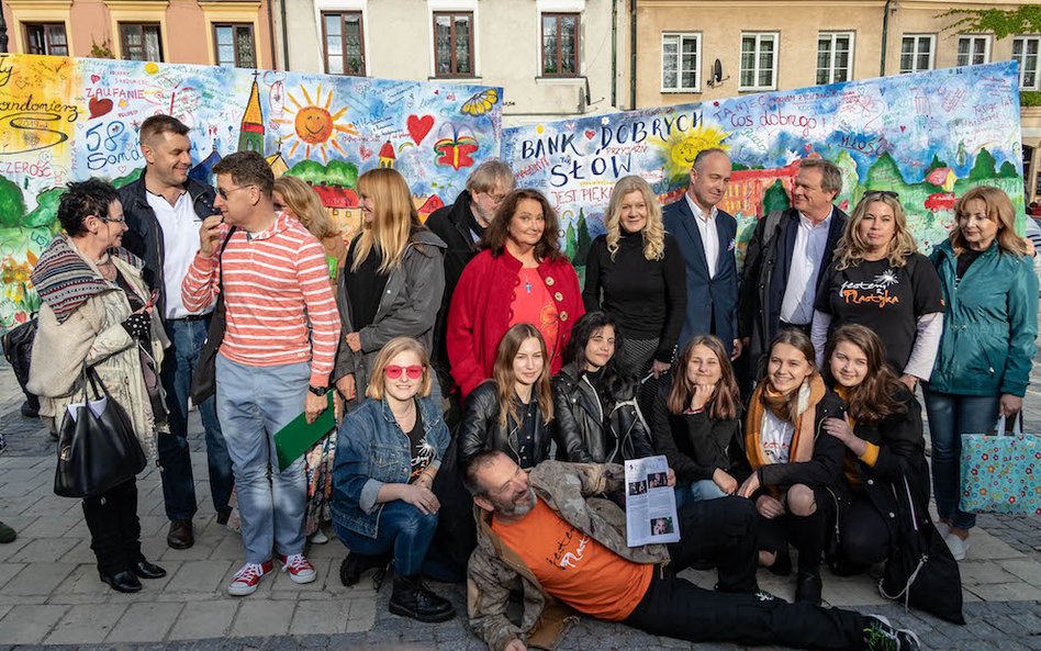 Spacerem po festiwalowym rynku w Sandomierzu