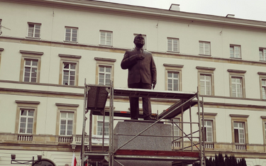 Nie będzie symbolicznego połączenia pomników na Placu Piłsudskiego