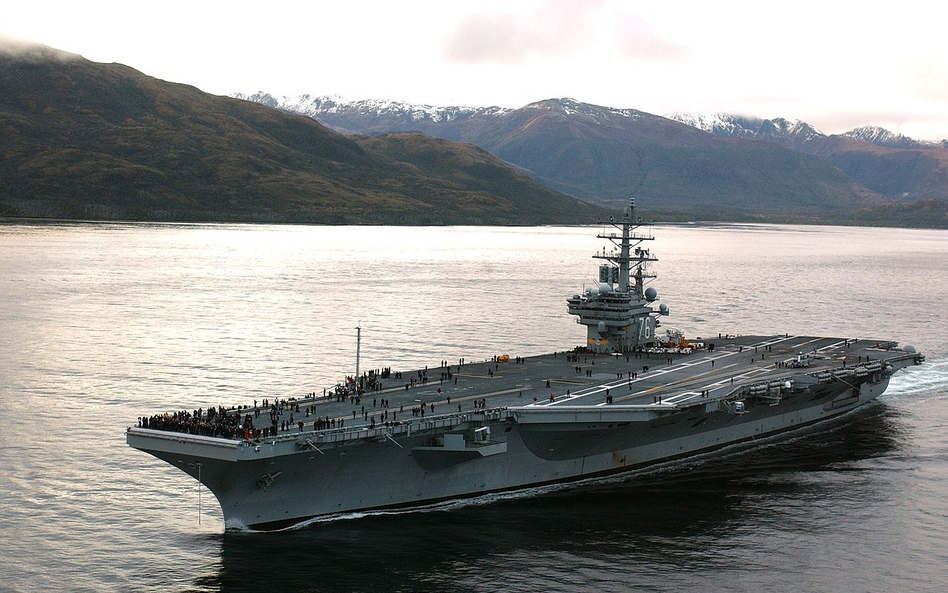Lotniskowiec USS Ronald Reagan. Flota USA otrzyma w przyszłości wsparcie okrętów-robotów