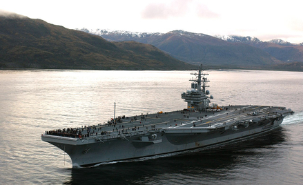 Lotniskowiec USS Ronald Reagan. Flota USA otrzyma w przyszłości wsparcie okrętów-robotów