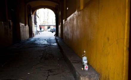 Gmina nie można zakazać picia w bramie lub na klatce schodowej po to, by uwolnić się od obowiązku cz