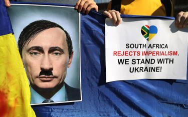 Protestu przeciwko agresji na Ukrainę przed Departamentem Stosunków Międzynarodowych i Współpracy (D