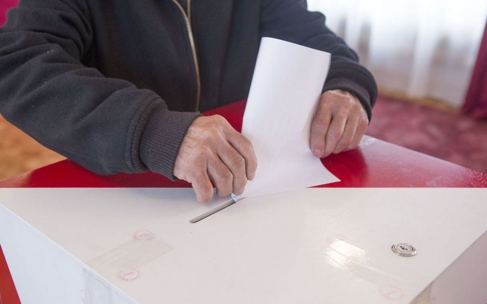 PiS z "2", KO z "5". Numery list wyborczych rozlosowane