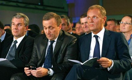 Konwencja krajowa PO, od lewej: Cezary Grabarczyk, Grzegorz Schetyna, Donald Tusk