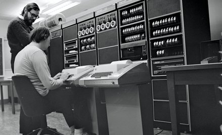 Ken Thompson i Dennis Ritchie przy PDP-11, ok. 1970 r.