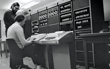 Ken Thompson i Dennis Ritchie przy PDP-11, ok. 1970 r.