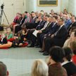 Kartę popiera m.in. para prezydencka. Na zdjęciu spotkanie wielodzietnych w Pałacu Prezydenckim w cz