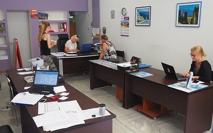 Rezydenci polskich biur podróży dorobili się w tym roku pięklnego biura w centrum Kokkino