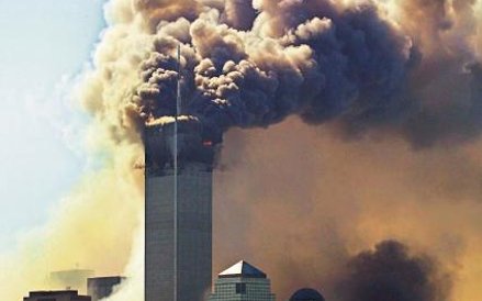 Manhattan w dymie 11 września 2001. Kto za tym stoi?