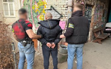 41-latek został przyłapany w momencie, gdy przekładał poporcjowane już substancje.