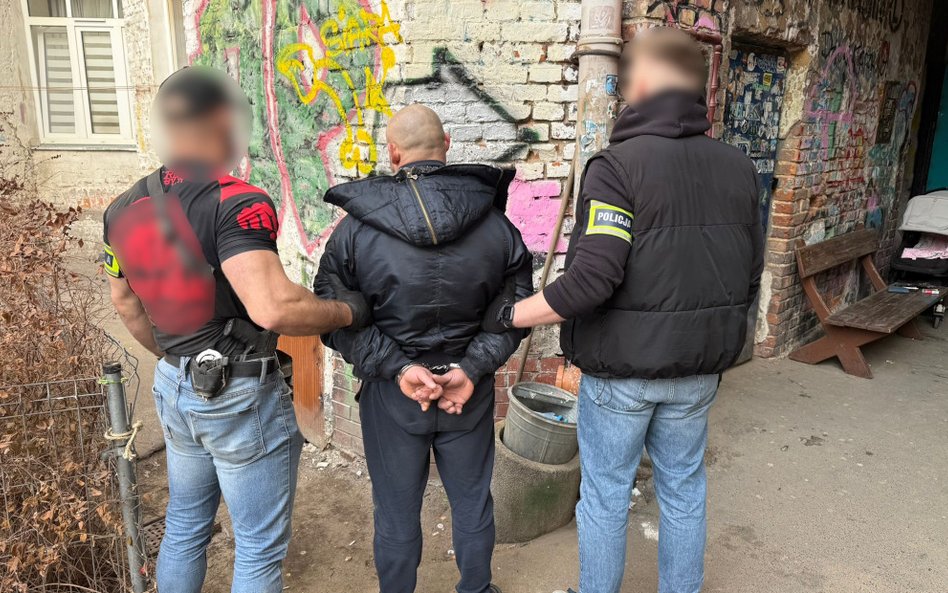 41-latek został przyłapany w momencie, gdy przekładał poporcjowane już substancje.