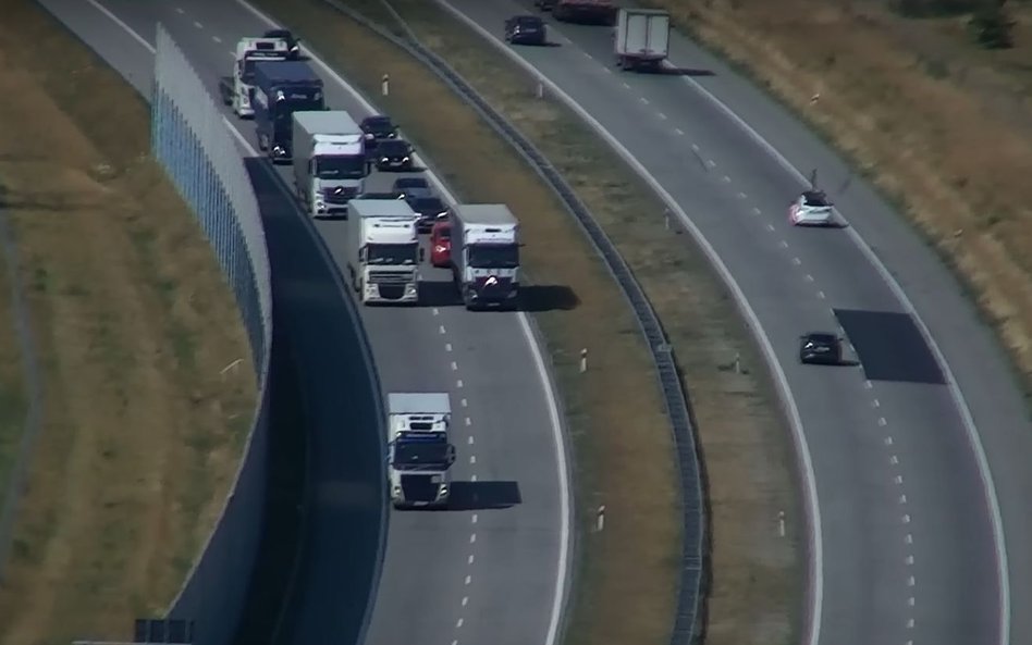 Do działań na autostradzie A2 wykorzystany został policyjny dron.