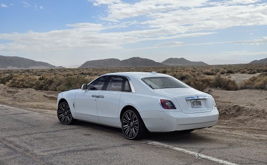Rolls-Royce Ghost na pustyni Mojave