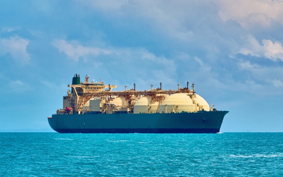 Gaz LNG również będzie taniał w ślad za ropą naftową, na co wpływa zamieszanie z cłami i niepewność 
