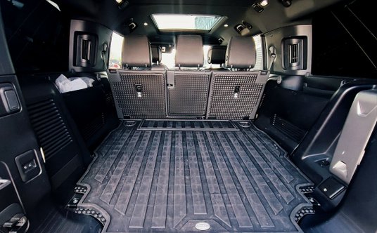 Defender 130 Outbound ma bagażnik o pojemności 2516 litrów!