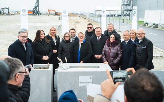Wmurowanie kamienia wegielnego w fabryce Volkswagena we Wrzesni