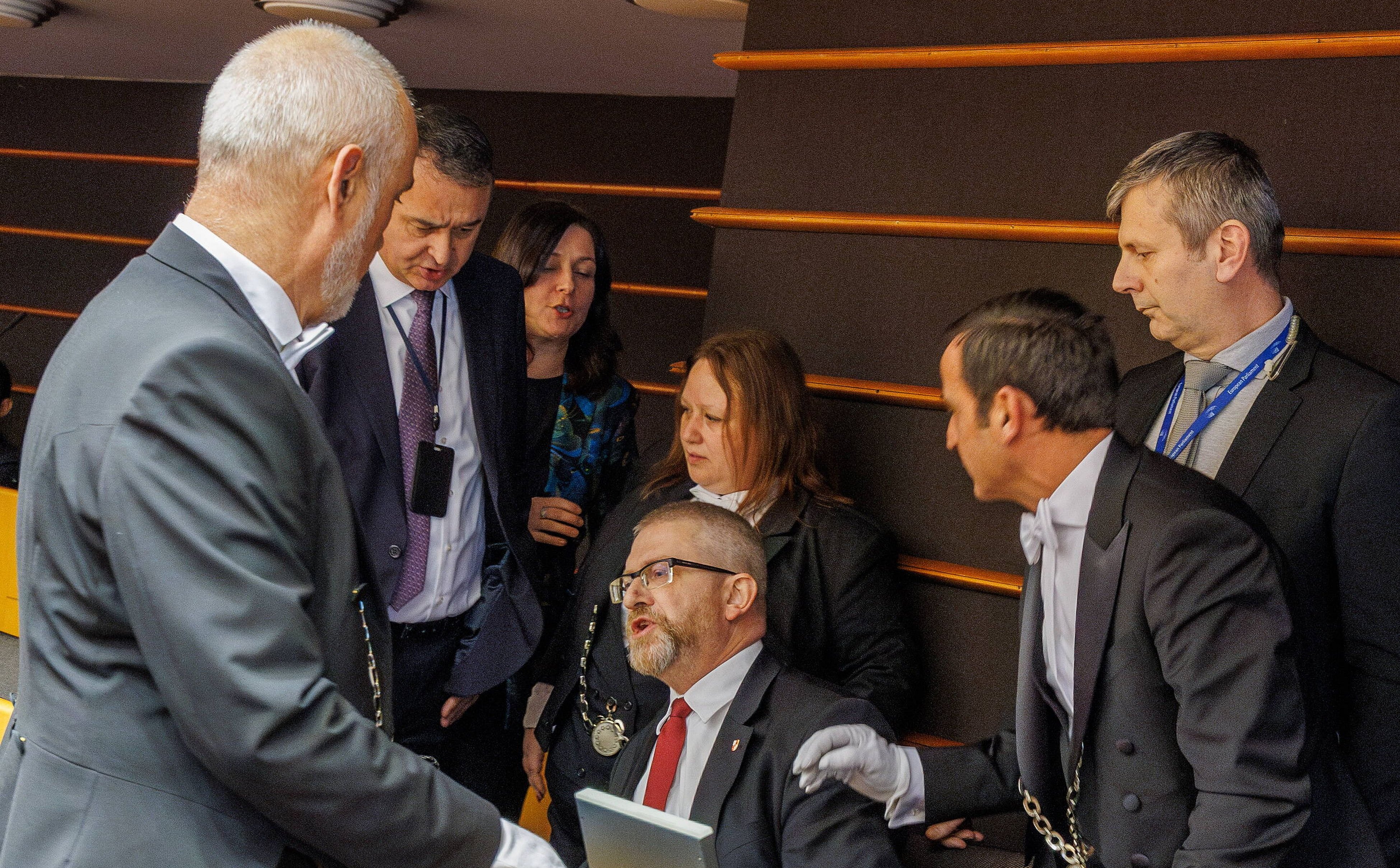 Grzegorz Braun stracił immunitet europosła za incydent z gaszeniem świec chanukowych