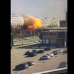 Moment uderzenia rakiety w budynek w Zaporożu