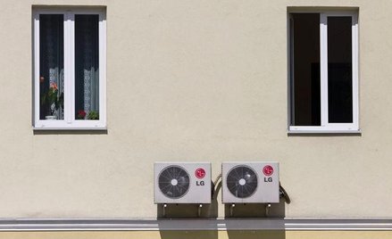Reklama i klimatyzator na elewacji zmieniają jej przeznaczenie - uznał Sąd