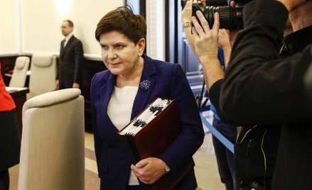 Szydło: Wstyd, że Komorowski opowiada takie rzeczy