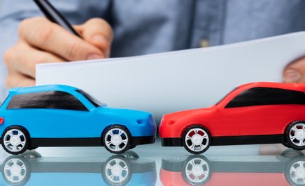 SUV na benzynę i mała hybryda. Firma rozliczy w kosztach dwa auta