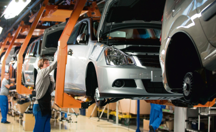 Z powodu braku komponentów największy rosyjski producent samochodów, AvtoVAZ (część francuskiego kon