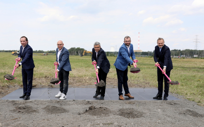 Minister funduszy i polityki regionalnej Grzegorz Puda (drugi z prawej), prezydent Mysłowic Dariusz 