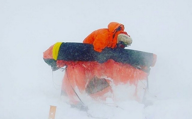 33-latek, jako pierwszy w historii, przeszedł sam przez całą Antarktydę