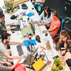 Regulacja AI a ryzyko biznesowe. Nowa rzeczywistość przedsiębiorstw