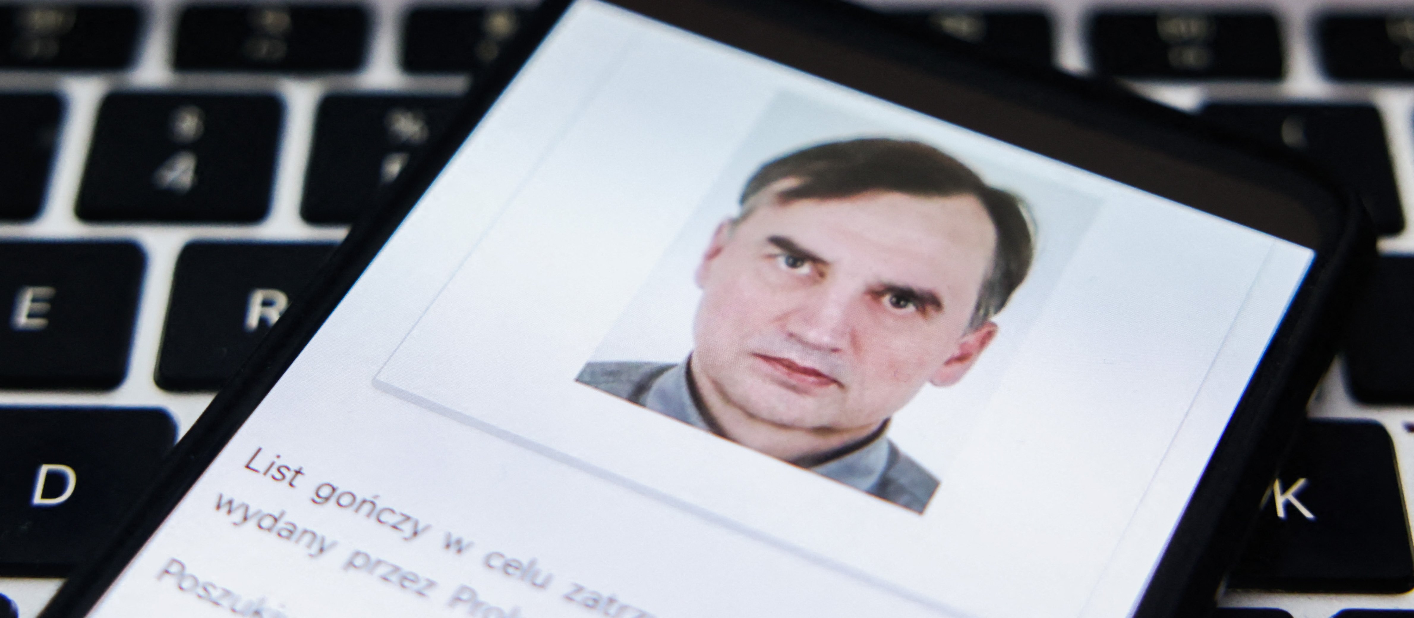 Wiemy, dlaczego Zbigniew Ziobro zdążył uciec. Nie popisała się prokuratura, ale także sąd