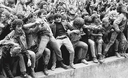 Władze Jarocina chcą wykorzystać fragmenty fundamentów sceny amfiteatru do upamiętnienia legendarnyc