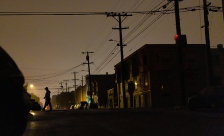 Jedna z ulic San Francisco podczas potężnej awarii energetycznej