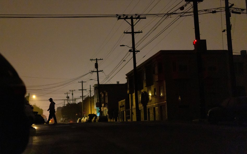 Jedna z ulic San Francisco podczas potężnej awarii energetycznej