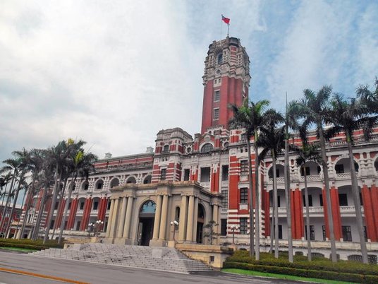 Pałac prezydencki w Tajpej. Monumentalny gmach z czasów kolonialnych.