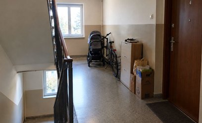 Mieszkańcom bloków grożą wysokie kary. Spółdzielnie: klatka schodowa to nie miejsce do przechowywani