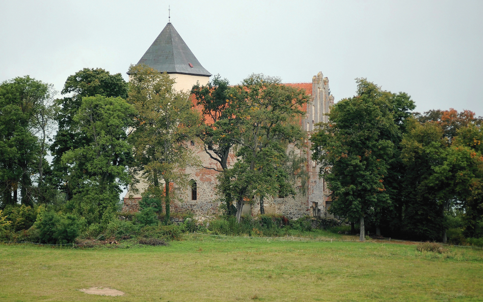 Gotycki zamek krzyżacki w Bezławkach (obecnie: powiat kętrzyński). W 1403 r. miał tu być „przetrzymy