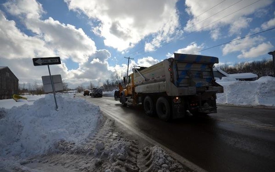 USA: Po śnieżycach nadchodzi powódź