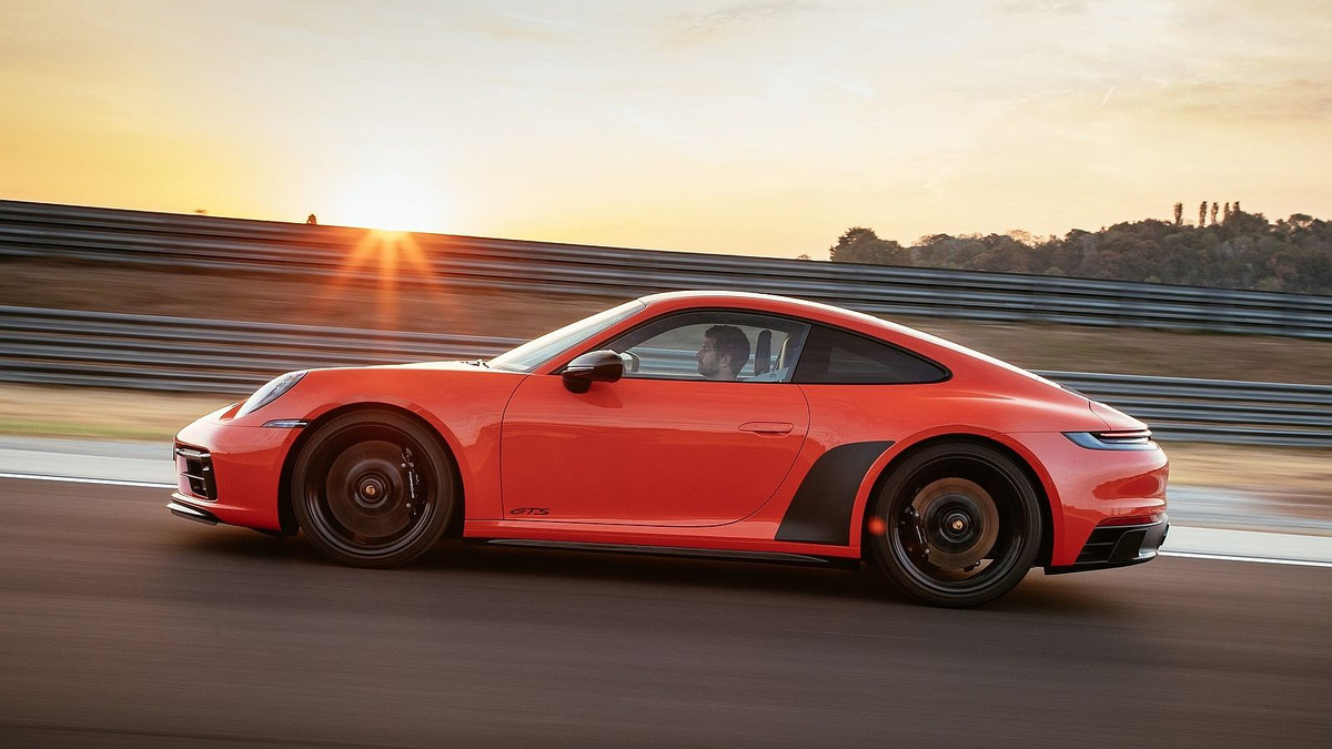 Porsche przyspiesza elektryfikację. Nawet 911 otrzyma napęd hybrydowy -  rp.pl