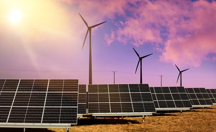 Uzyskanie prawomocnego pozwolenia na budowę OZE – szczególnie dla lądowych farm wiatrowych – trwa śr