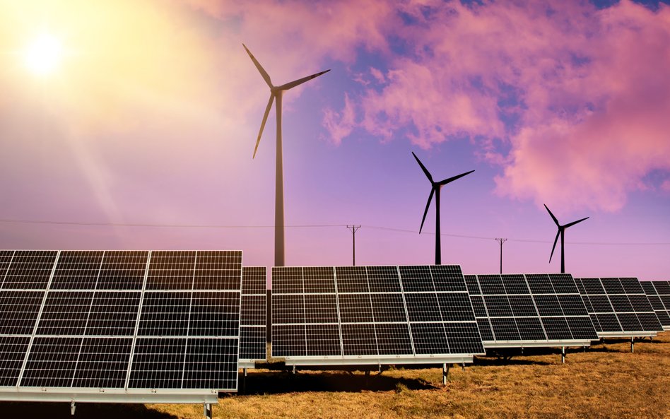 Uzyskanie prawomocnego pozwolenia na budowę OZE – szczególnie dla lądowych farm wiatrowych – trwa śr