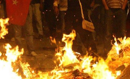 Turecka policja raniła 7,5 tys. manifestantów, a czterech zabiła.