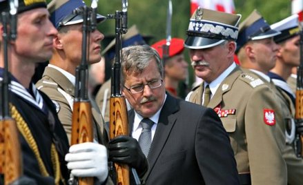 Doradcy prezydenta Bronisława Komorowskiego uważają m.in., że powinno się wycofać polskich żołnierzy