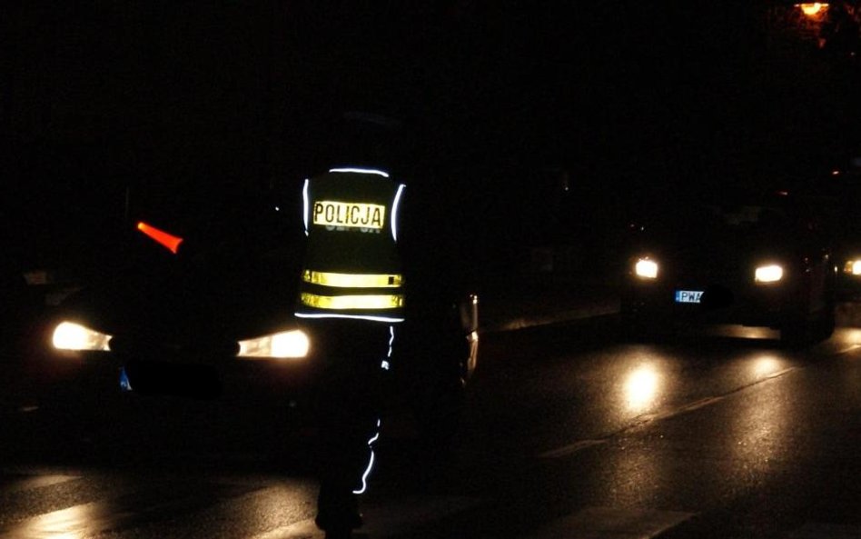 Obława na gwałciciela z miejscowości Skoki trwała całą dobę. Został zatrzymany w sobotę. Grozi mu do