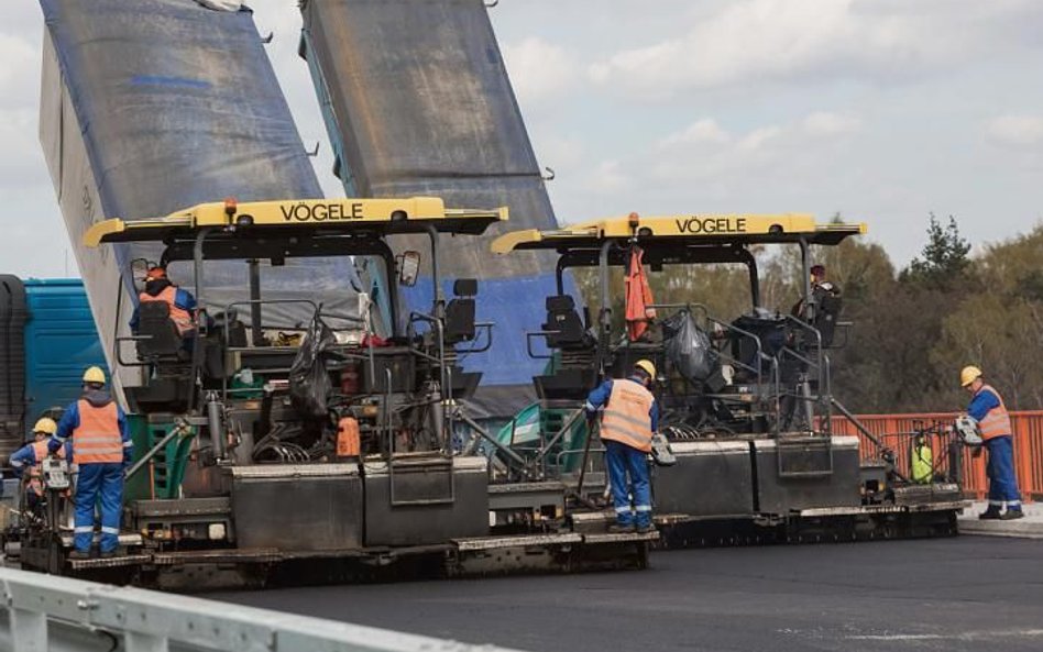 Największą część funduszy unijnych wydajemy  na inwestycje infrastruktu- ralne, przede wszystkim bud