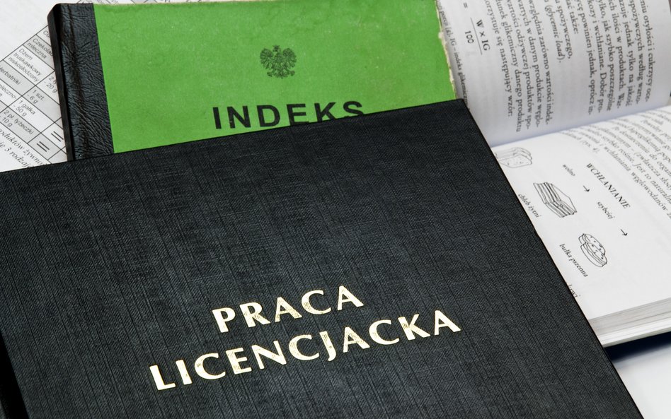 Studia online nie będą tańsze