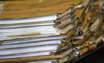 Akta rejestrowe spółki a akta sprawy
