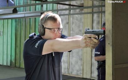 Szkolenie strzeleckie policjantów z wykorzystaniem pistoletów P99. Fot./Policja.
