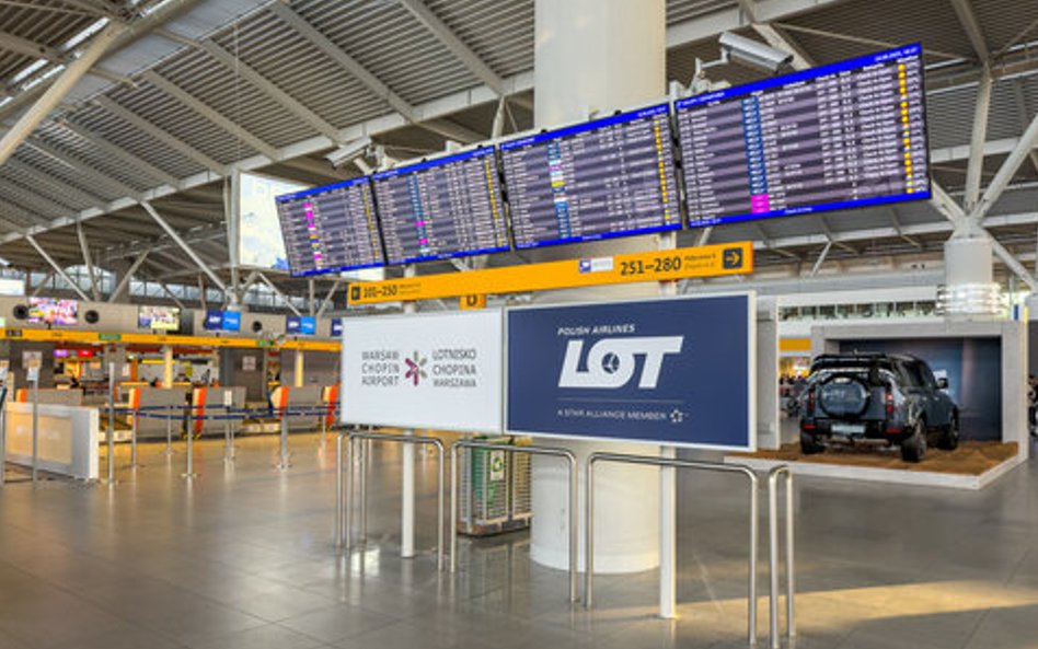Port lotniczy na Okęciu funkcjonuje, sytuacja pasażerów podróżujących na wschód jest skomplikowana.