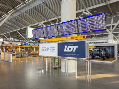 Port lotniczy na Okęciu funkcjonuje, sytuacja pasażerów podróżujących na wschód jest skomplikowana.